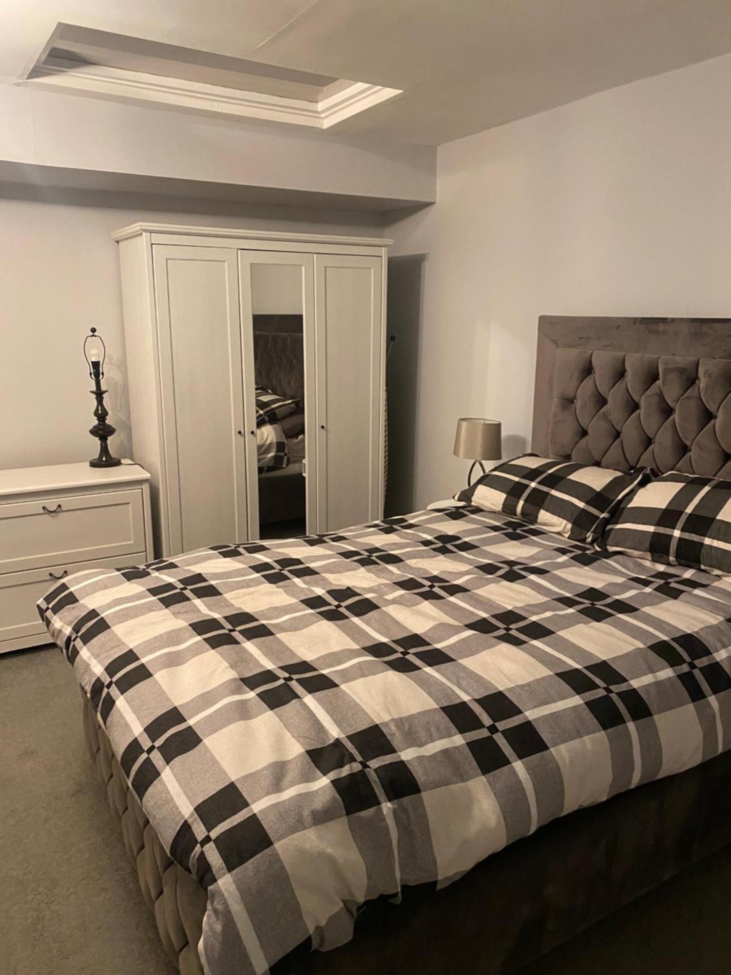 1 Court Apartment *
